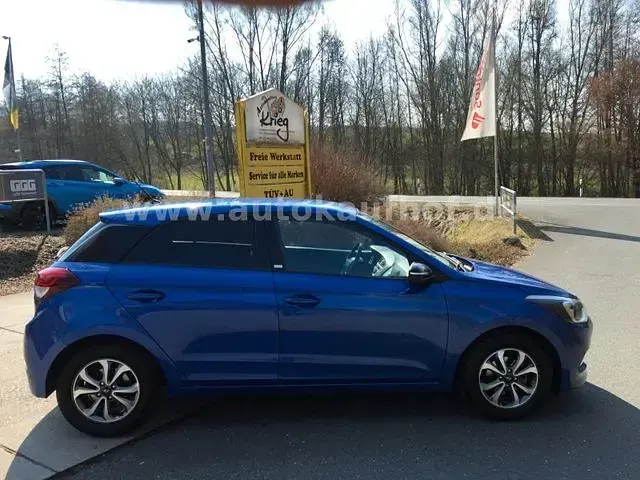 Gebraucht Hyundai i20 Passion 84 PS (61 kW) 2018 Blau Kleinwagen