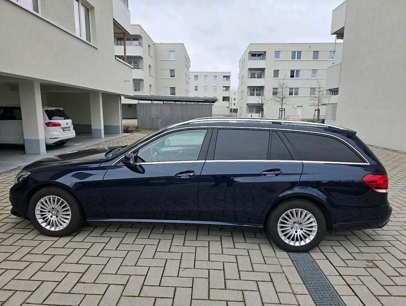 Gebraucht Mercedes E300 231 PS (169 kW) 2015 Blau Kombi