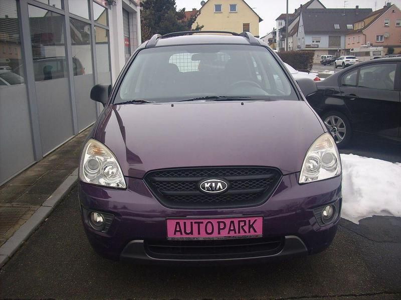 Gebraucht Kia Carens LX 140 PS (102 kW) 2009 Violett Van / Kleinbus