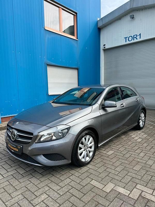 Gebraucht Mercedes A180 Style 122 PS (89 kW) 2013 Grau Limousine