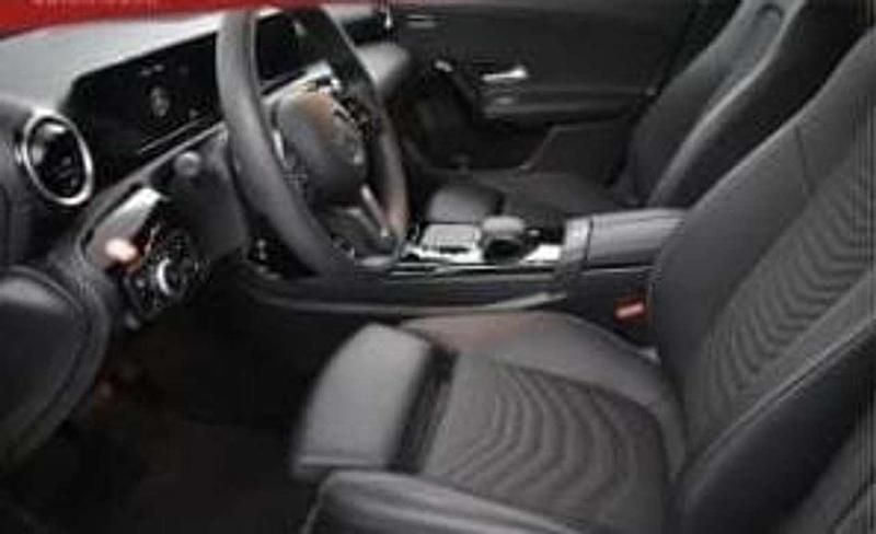 Gebraucht Mercedes 180 116 PS (85 kW) 2019 Grau Limousine