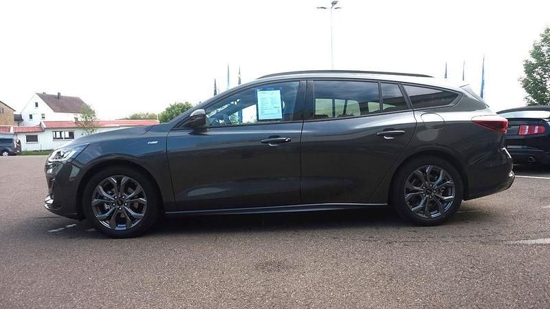 Gebraucht Ford Focus ST-Line 125 PS (91 kW) 2024 Grau Limousine