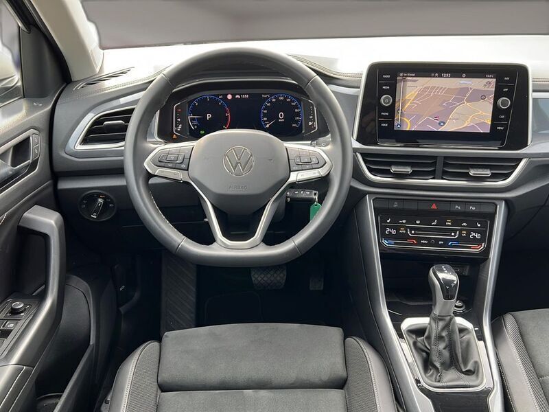 Gebraucht VW T-Roc Style 150 PS (110 kW) 2023 Deep black perleffekt (metallic) SUV