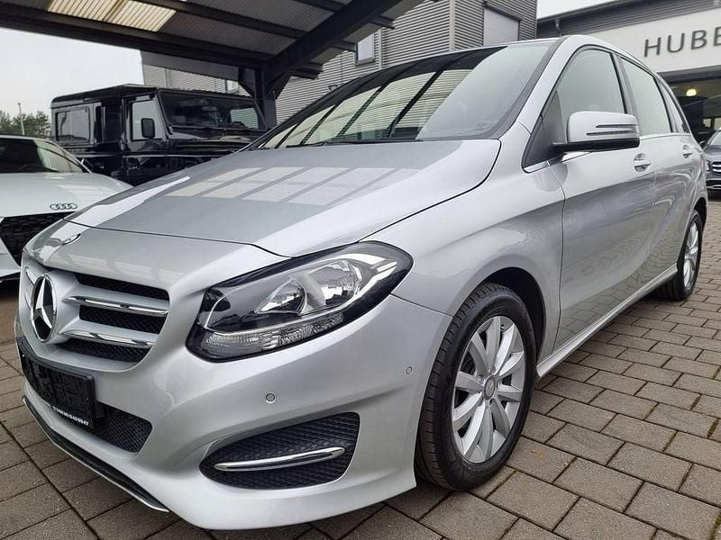 Silber Gebraucht 2015 Mercedes 180 Limousine | 7.400 € (Guter Preis) - Bild 1/4