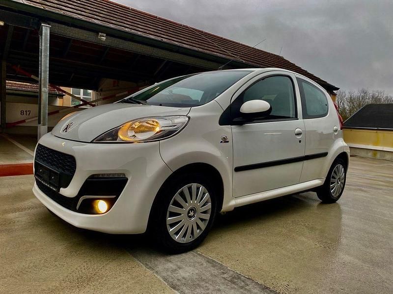 Weiß Gebraucht 2013 Peugeot 107 Style Kleinwagen | 4.500 € (Guter Preis) - Bild 1/4