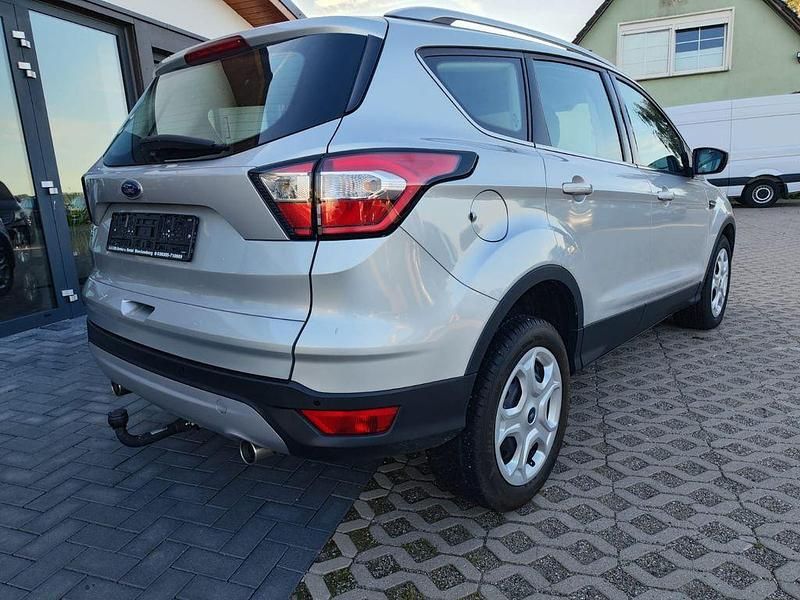 Gebraucht Ford Kuga Trend 120 PS (88 kW) 2019 Polarsilber metallic SUV