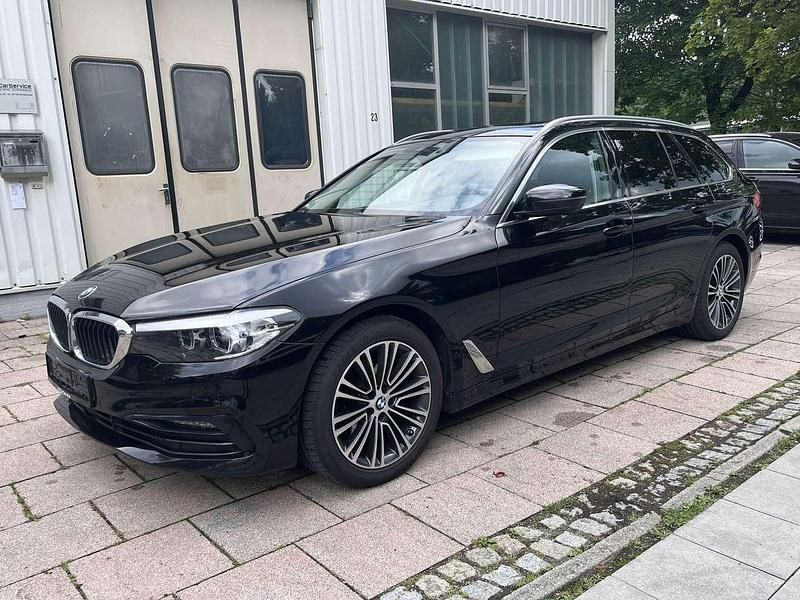 Schwarz Gebraucht 2019 BMW 520 Sport Line Kombi | 19.700 € (Guter Preis) - Bild 1/4