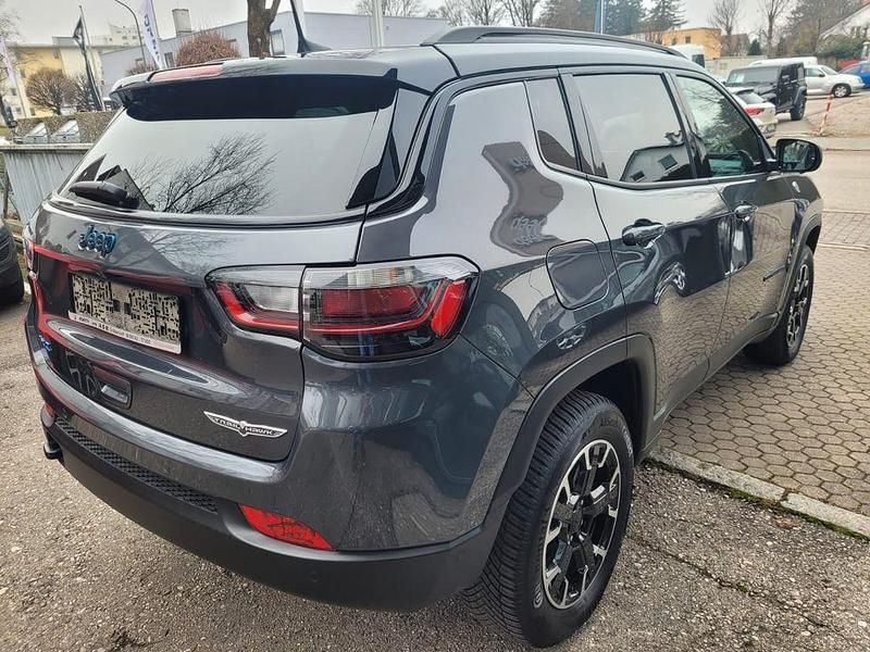 Gebraucht Jeep Compass Trailhawk 179 PS (131 kW) 2022 Grau SUV