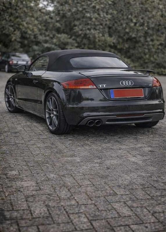 Grau Gebraucht 2011 Audi TT Roadster Cabrio | 11.000 € (Fairer Preis) - Bild 1/4