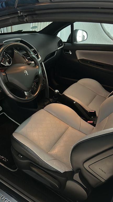 Gebraucht Peugeot 207 120 PS (88 kW) 2013 Schwarz Limousine