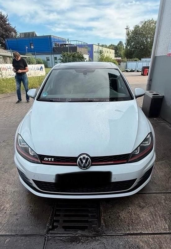 Weiß Gebraucht 2015 VW Golf VII GTI Limousine | 16.600 € (Fairer Preis) - Bild 1/4