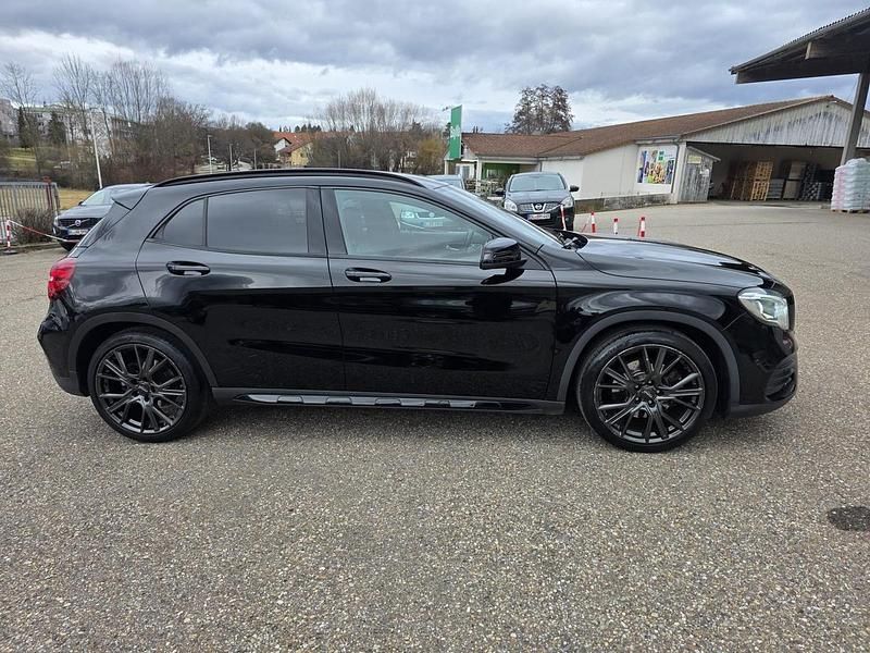 Gebraucht Mercedes GLA250 AMG line 211 PS (155 kW) 2017 Schwarz SUV