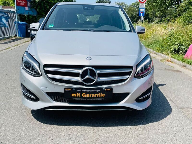 Polarsilber metalliclack Gebraucht 2016 Mercedes B200 Van / Kleinbus | 15.990 € (Fairer Preis) - Bild 1/4