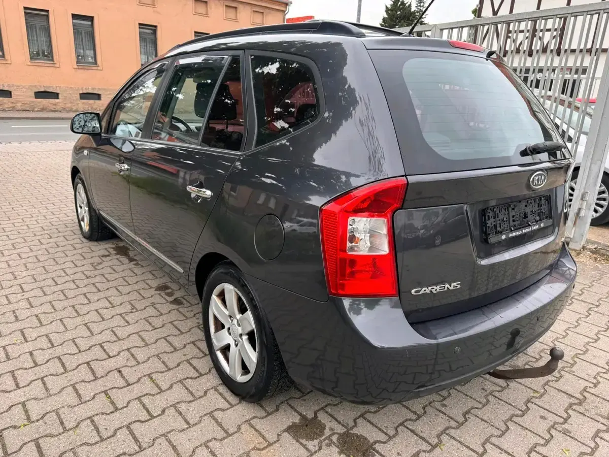 Gebraucht Kia Carens 140 PS (102 kW) 2009 Schwarz Van / Kleinbus