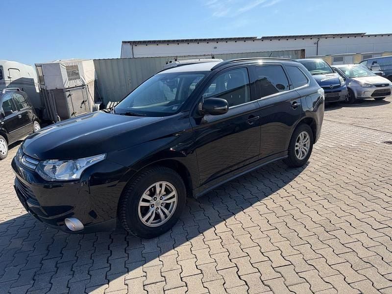 Gebraucht Mitsubishi Outlander Invite 150 PS (110 kW) 2013 Schwarz SUV