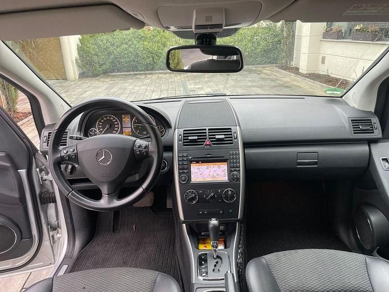 Gebraucht Mercedes A200 Avantgarde 136 PS (100 kW) 2011 Silber Van / Kleinbus