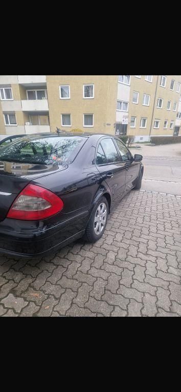 Gebraucht Mercedes E200 Classic 136 PS (100 kW) 2007 Schwarz Limousine