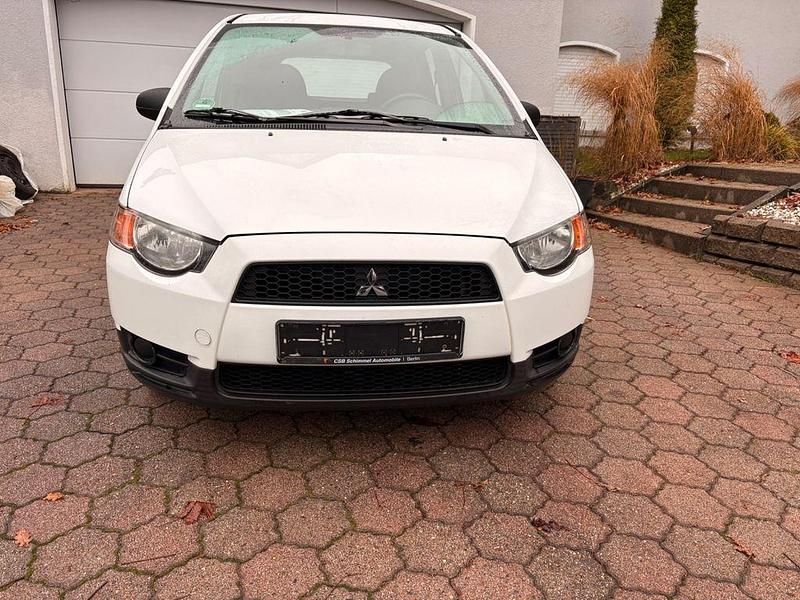 Gebraucht Mitsubishi Colt Edition 95 PS (69 kW) 2011 Weiß Limousine