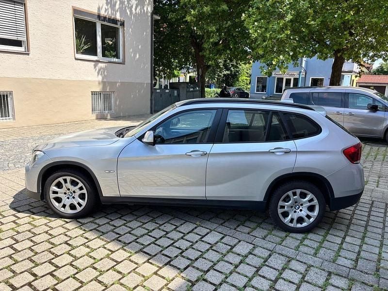 Grau Gebraucht 2010 BMW X1 SUV | 7.999 € (Superpreis) - Bild 1/4