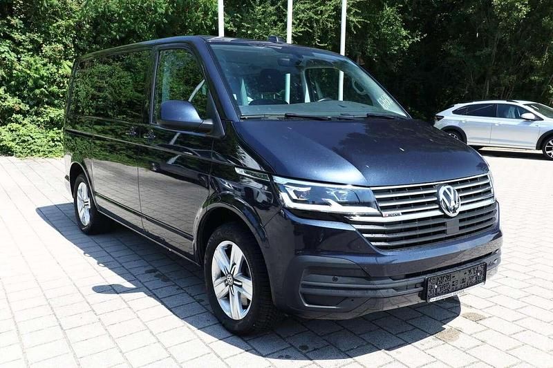 Gebraucht VW Multivan 204 PS (150 kW) 2023 Starlight blue metallic Van