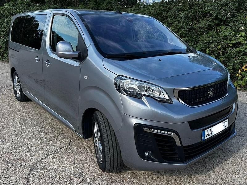 Grau Gebraucht 2020 Peugeot e-Traveller Van / Kleinbus | 29.500 € (Fairer Preis) - Bild 1/4