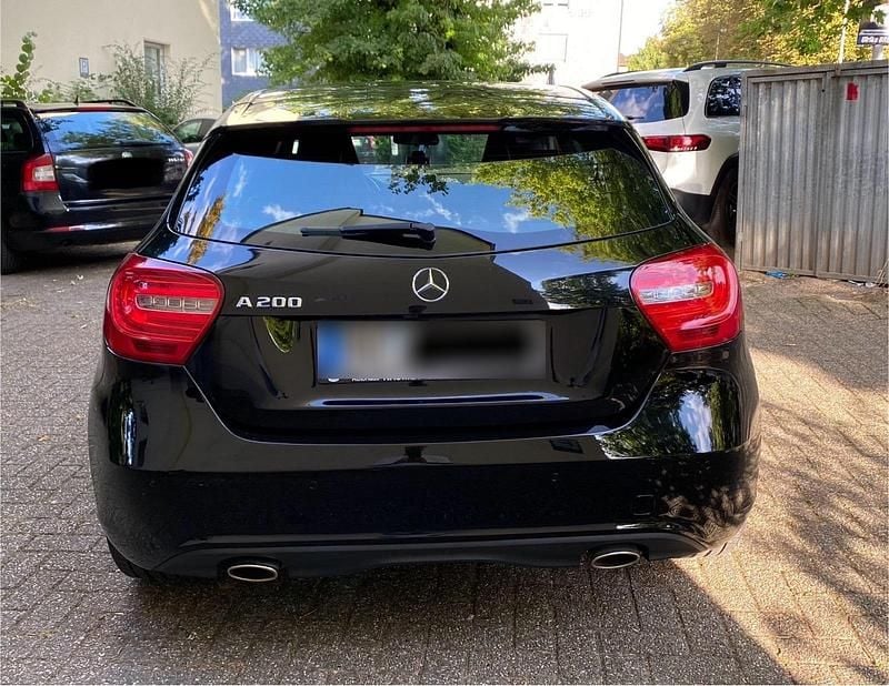 Gebraucht Mercedes A200 115 PS (84 kW) 2015 Schwarz Limousine