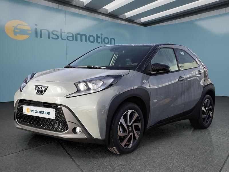 Grau Neu 2025 Toyota Aygo Kleinwagen | 16.399 € - Bild 1/4