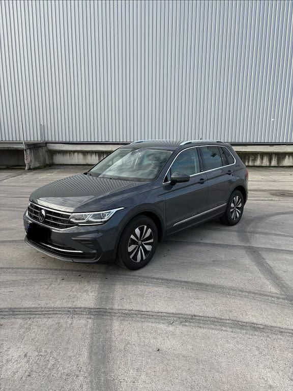 Gebraucht VW Tiguan 150 PS (110 kW) 2024 Grau SUV