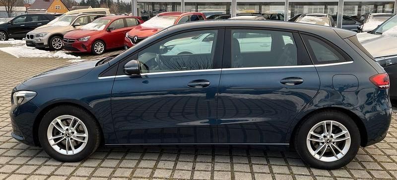 Gebraucht Mercedes B200 Style 163 PS (119 kW) 2019 Blau Van / Kleinbus