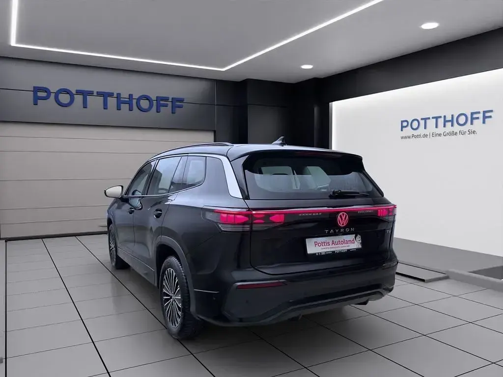 Second-hand VW Tayron Life 150 CP (110 kW) 2025 Negru SUV