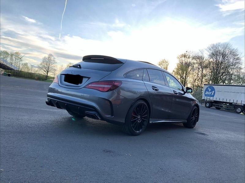 Grau Gebraucht 2016 Mercedes CLA45 AMG Shooting Brake AMG Kombi | 34.999 € - Bild 1/4