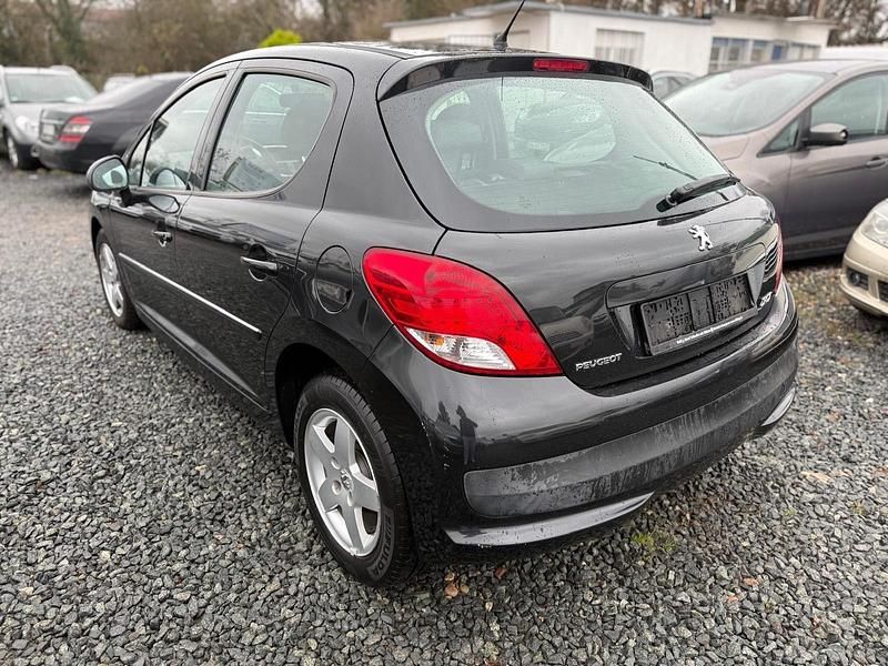 Gebraucht Peugeot 207 Style 95 PS (69 kW) 2011 Schwarz Kleinwagen