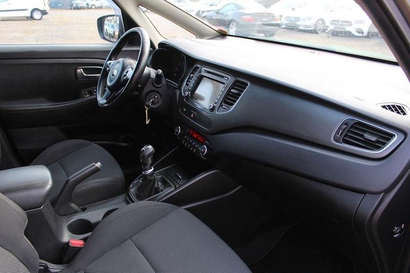 Gebraucht Kia Carens 141 PS (103 kW) 2015 Silber Van / Kleinbus