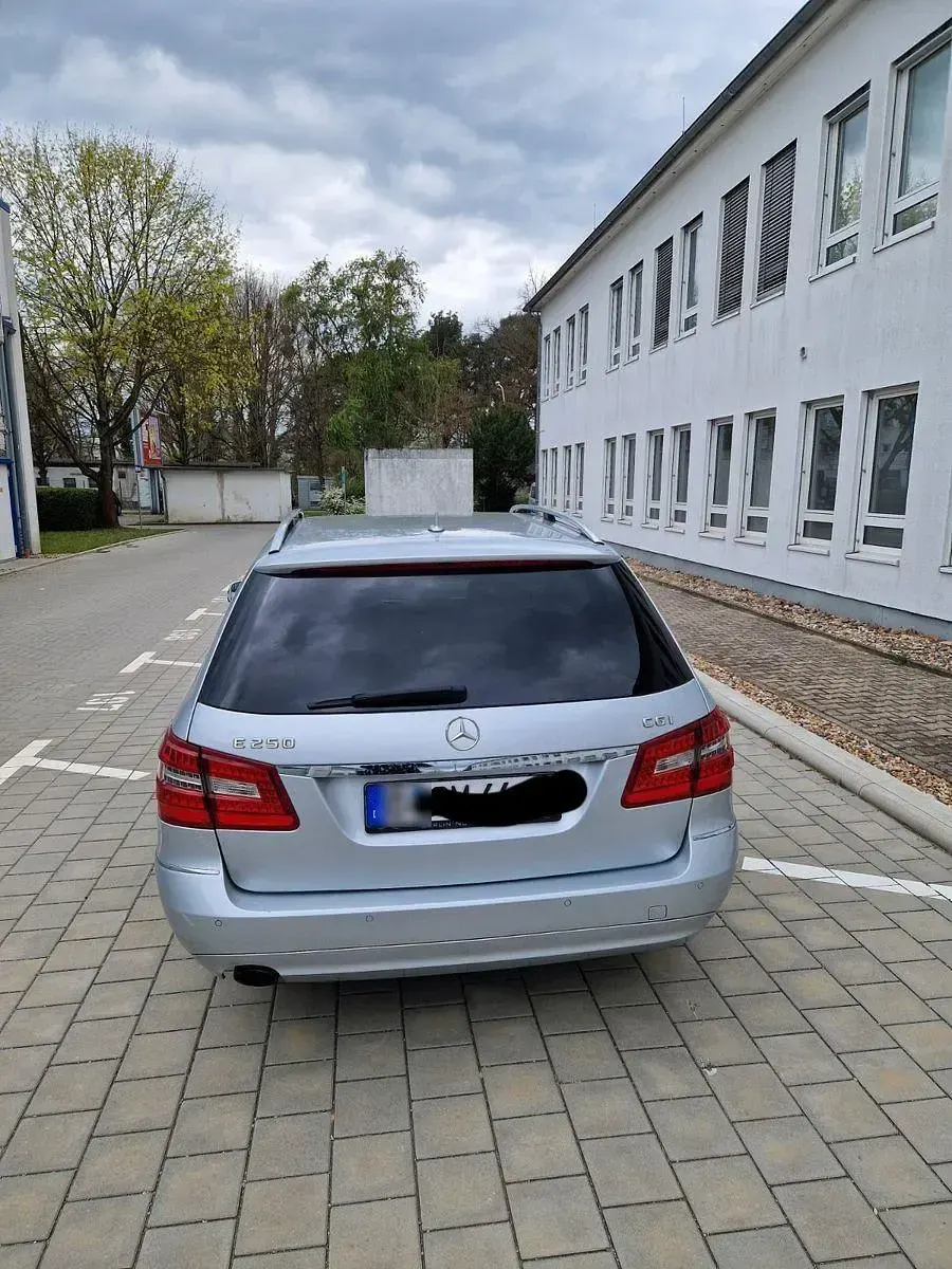 Gebraucht Mercedes E250 Avantgarde 204 PS (150 kW) 2010 Silber Kombi