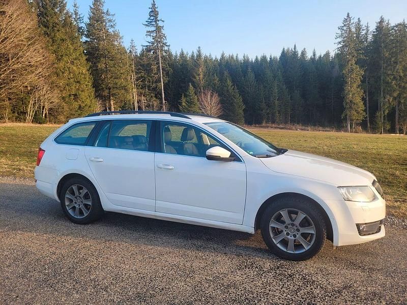 Gebraucht Skoda Octavia Elegance 150 PS (110 kW) 2013 Weiß Kombi