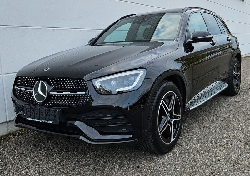 Schwarz Gebraucht 2020 Mercedes 200 AMG line SUV | 33.800 € - Bild 1/4