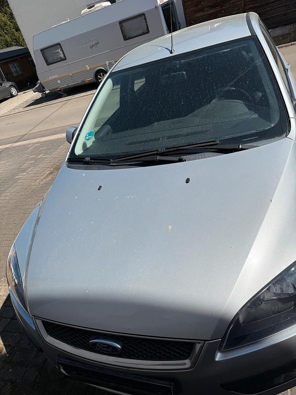 Gebraucht Ford Focus 101 PS (74 kW) 2005 Grau Kombi