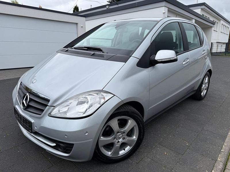 Silber Gebraucht 2011 Mercedes A160 Elegance Limousine | 7.490 € (Fairer Preis) - Bild 1/4