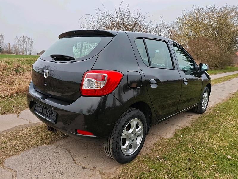 Gebraucht Dacia Sandero 90 PS (66 kW) 2013 Schwarz Kleinwagen