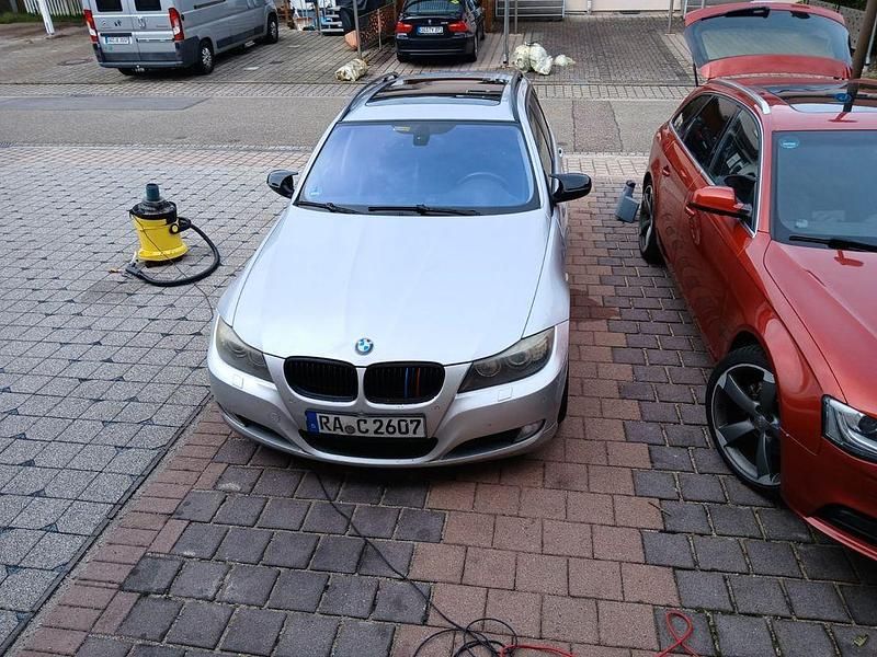 Grau Gebraucht 2009 BMW 320 M Sport Kombi | 5.300 € (Fairer Preis) - Bild 1/4