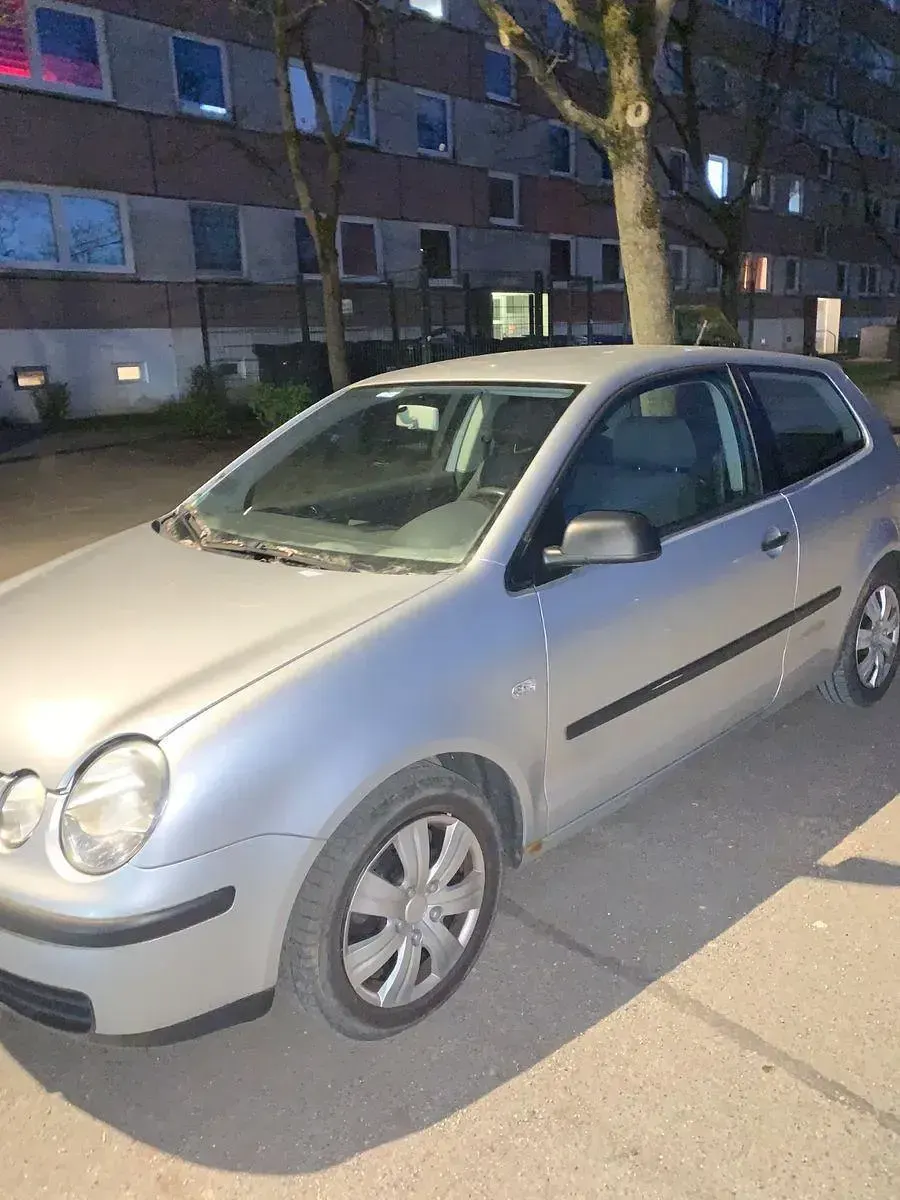 Occasion VW Polo Basis 54 ch (39 kW) 2003 Argent Berline