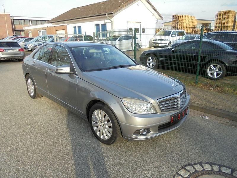 Gebraucht Mercedes C180 Elegance 156 PS (114 kW) 2010 Silber Limousine