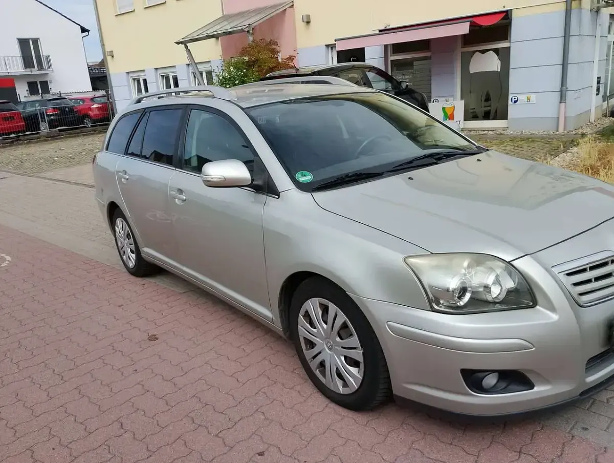 Gebraucht Toyota Avensis Edition 147 PS (108 kW) 2007 Silver metallic Kombi