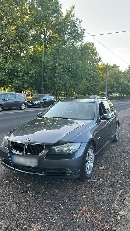 Grau Gebraucht 2006 BMW 318 Kombi | 2.000 € - Bild 1/2