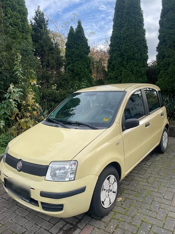 Gelb Gebraucht 2009 Fiat Panda Limousine | 1.800 € (Fairer Preis) - Bild 1/4