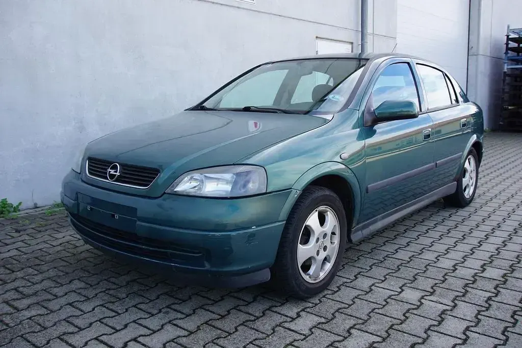 Gebraucht Opel Astra 84 PS (61 kW) 2003 Jadegruen mi2 Limousine