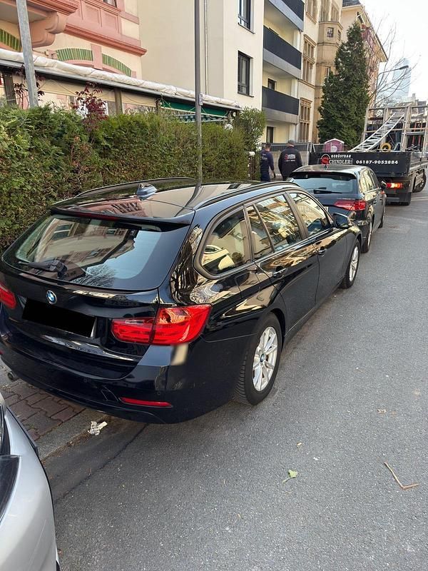 Gebraucht BMW 320 184 PS (135 kW) 2012 Schwarz Kombi
