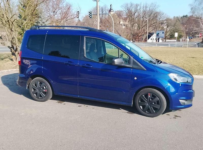 Gebraucht Ford Tourneo Ambiente 101 PS (74 kW) 2018 Blau Kombi