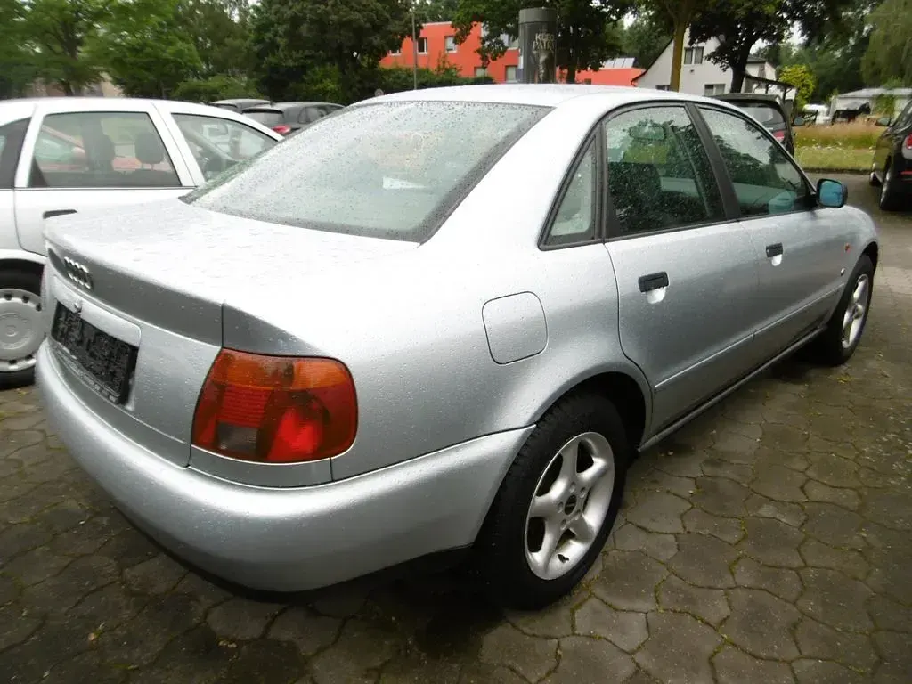 Gebraucht Audi A4 90 PS (66 kW) 1996 Alusilber metallic Limousine