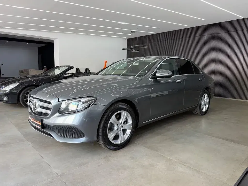 Gebraucht Mercedes E200 184 PS (135 kW) 2016 Selenitgrau Limousine